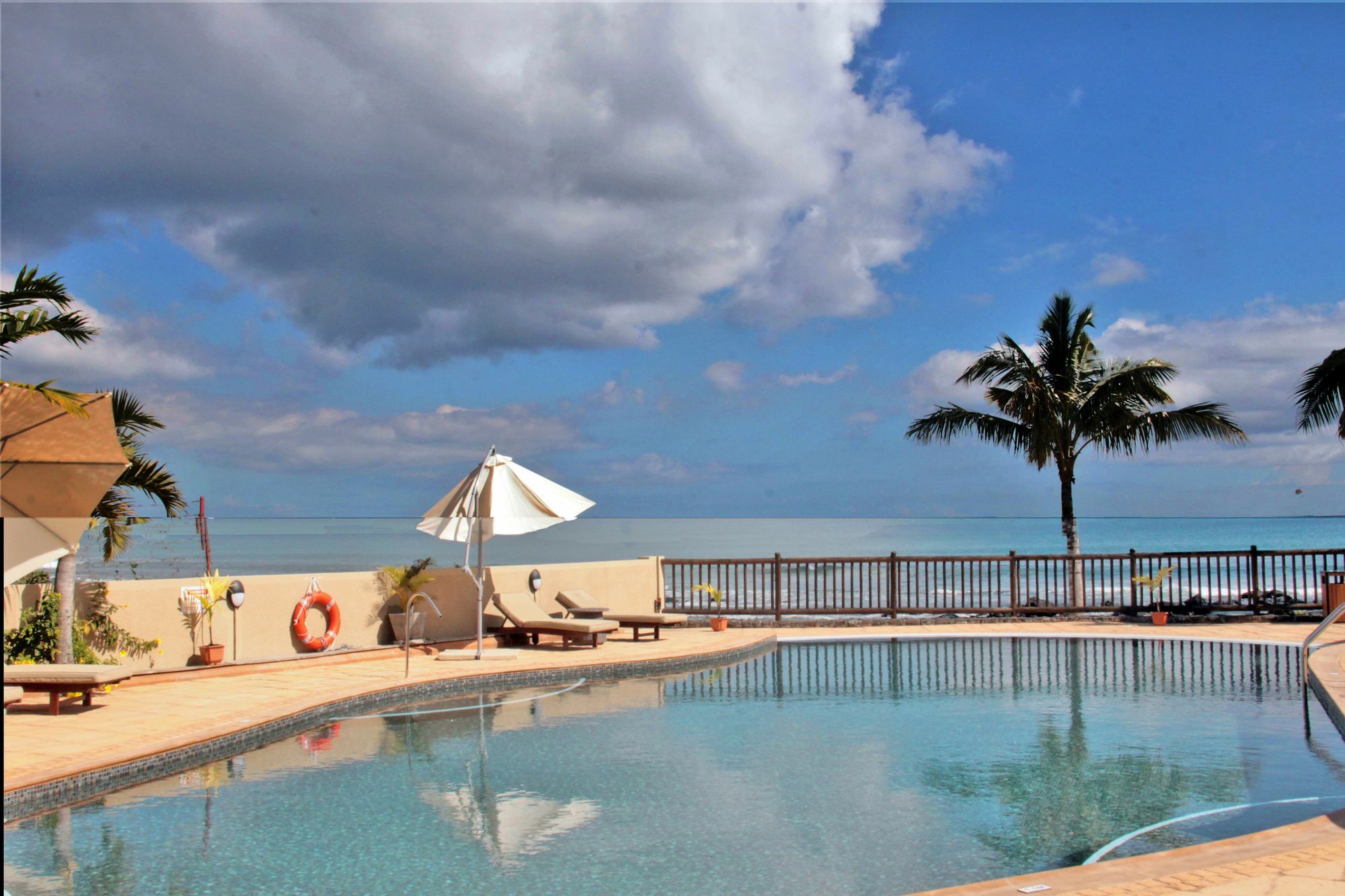 Sunset Reef Resort & Spa Pointe aux Piments Exterior foto